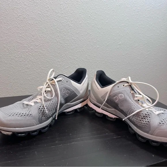 ON Running Cloudsurfer Men's US 7 Gray White Running Shoes Sneakers CloudTec - Picture 4 of 13